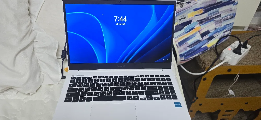 삼성 노트북 NT550XDA 실버