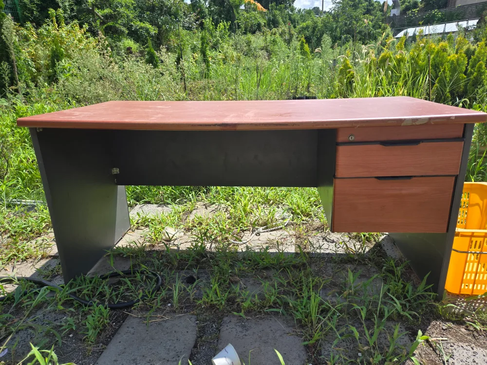 중고 나무 책상