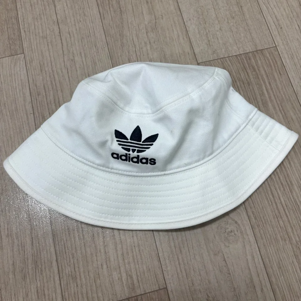 아디다스 버킷햇