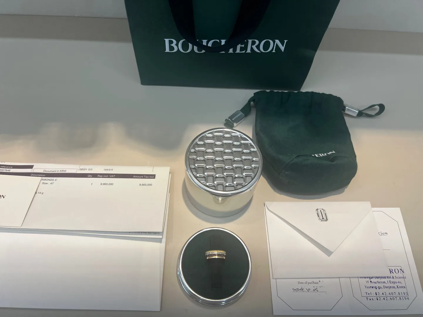 정품 부쉐론 콰트로 클래식 스몰링 다이아 반지 입니다.