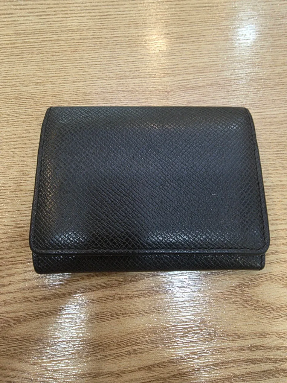 루이비통 엔벨로프 카드지갑 타이가지갑으로 중고핸드폰 교환합니가