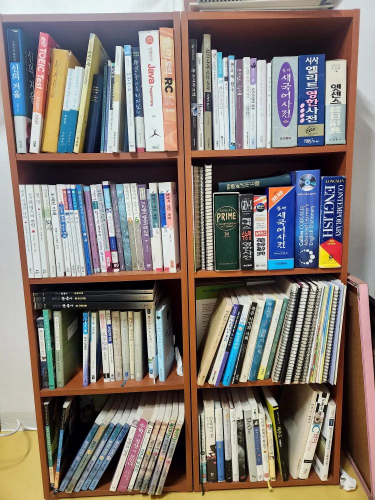 다양한 중고 책 모음
