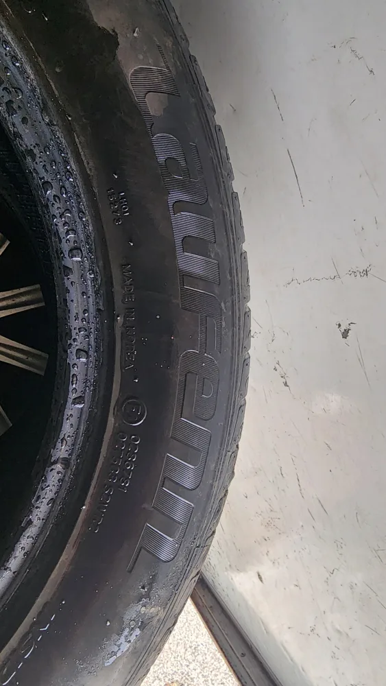 한국타이어 215/55R17 중고 타이어 판매합니다.