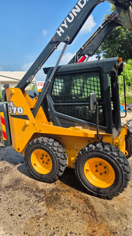 중고 현대 스키로더 .2020년식 싸게 팝니다.