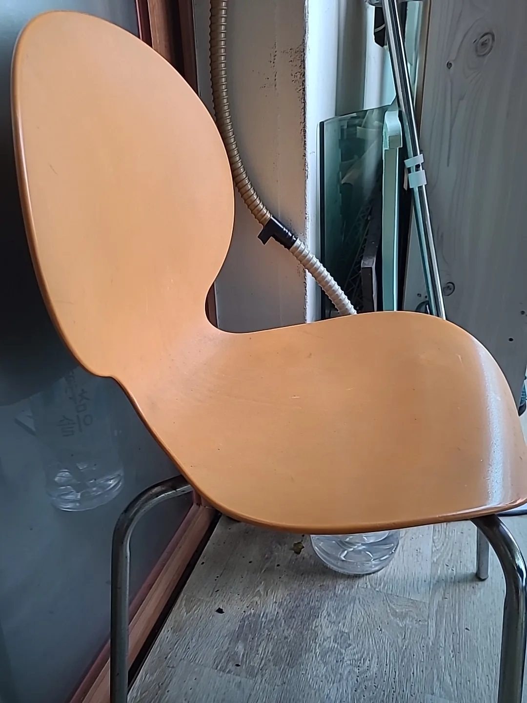 오렌지색 중고 의자