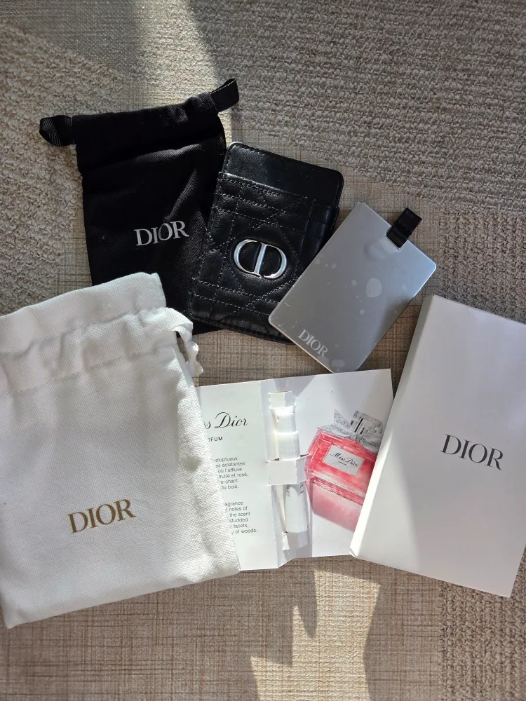 디올뷰티 카드홀더