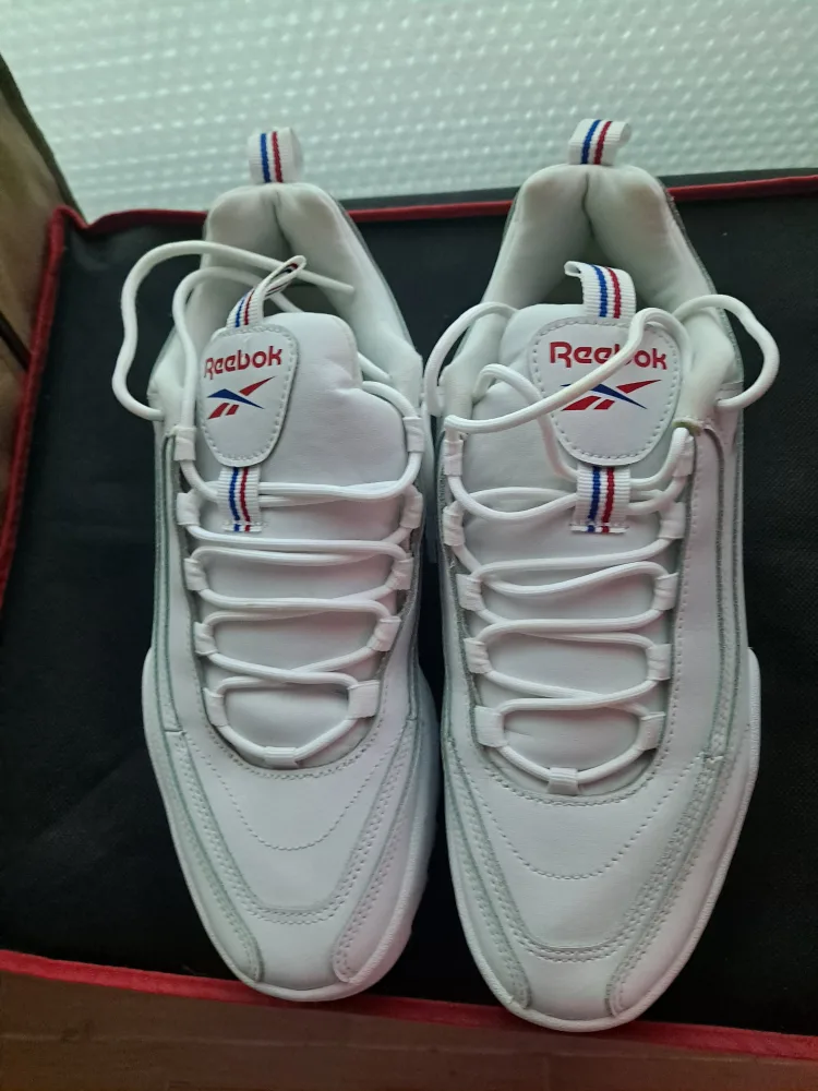 리복 흰색 운동화