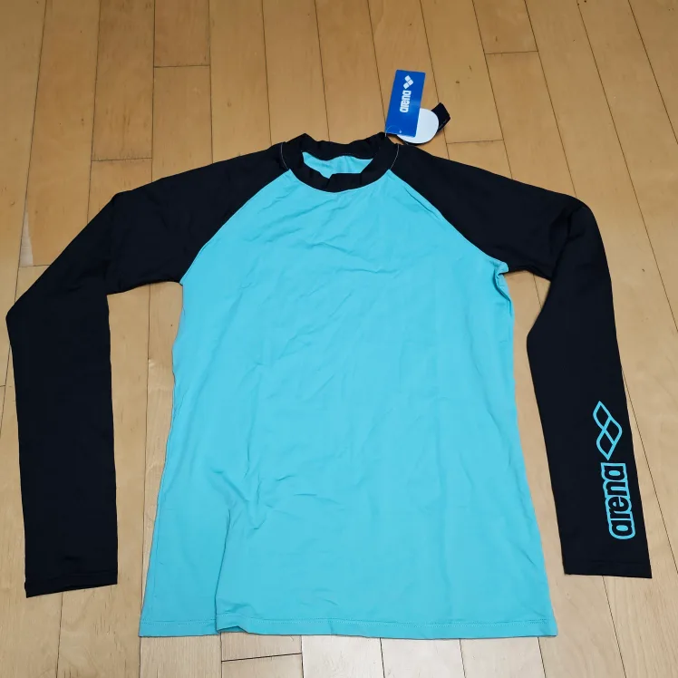 아레나 래쉬가드 새상품