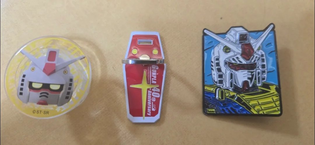 퍼스트 건담 배지, 폰 거치대