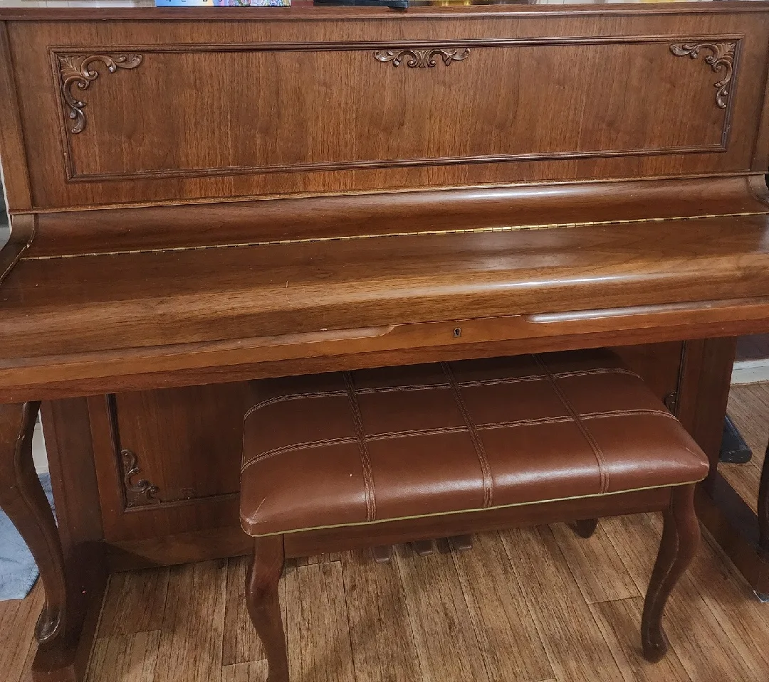 중고 피아노 나눔(10.11.이사예정)