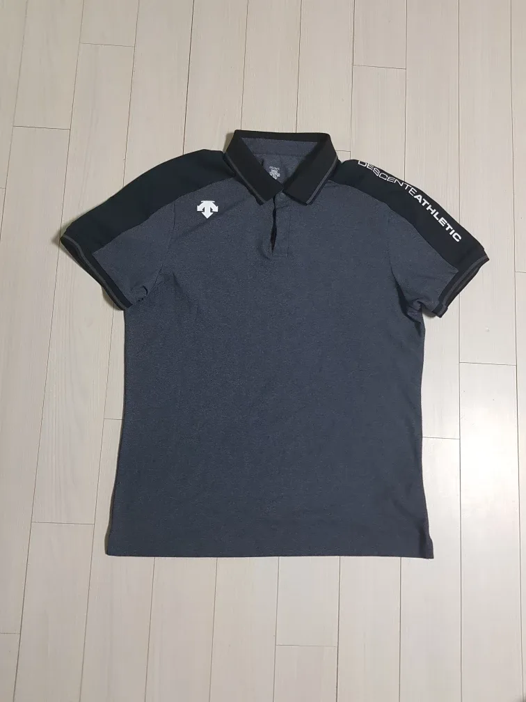 데상트 카라골프티입니다.