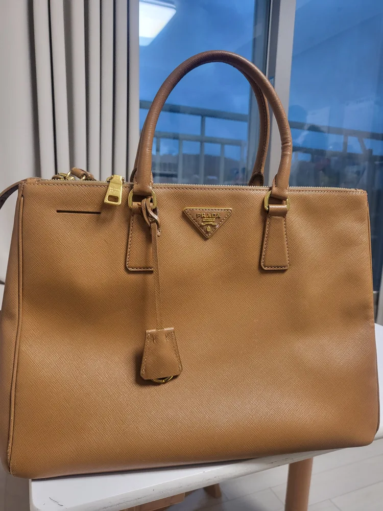 프라다  사피아노 토트백 더블 카멜 가방팔아요 bn1786