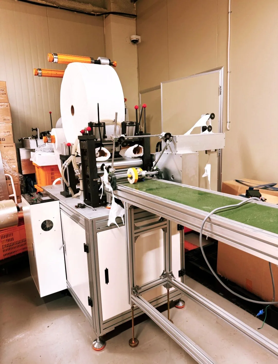  (중고)최신형 일회용 부직포 장갑 물걸레 청소포 생산기계