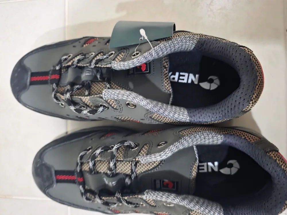 새상품 네파안전화270 팝니다