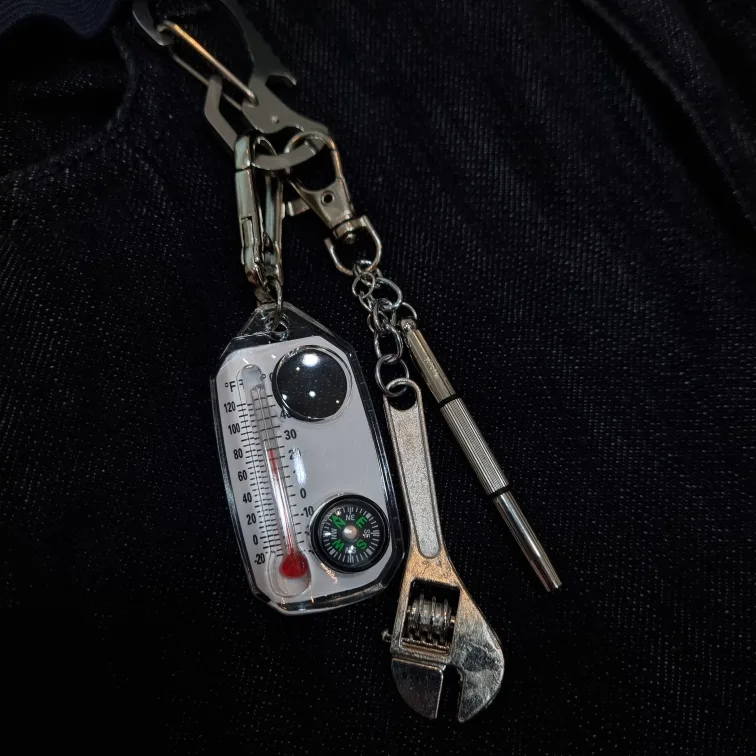 "Tool Point" (툴포인트) 키링 silver keychain