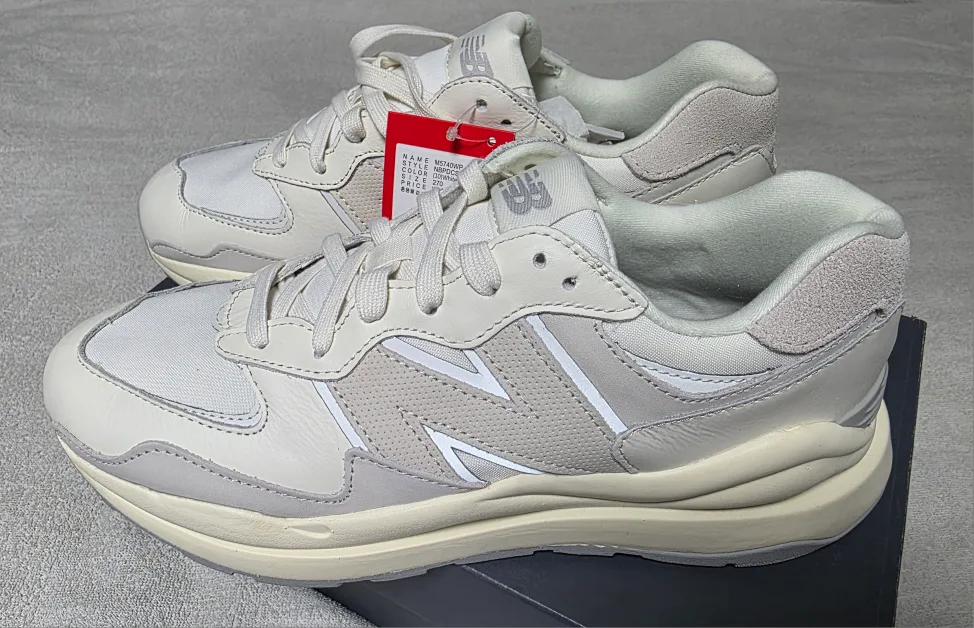 뉴발란스 5740 운동화 270 새상품 화이트 신발 러닝화 캠핑 등산 스니커즈 구두 무신사