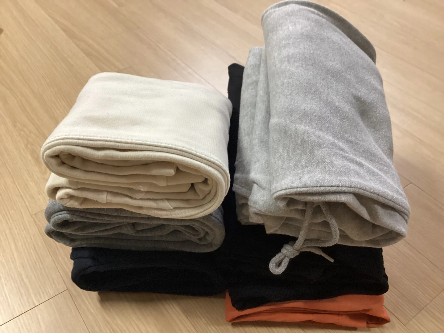 [ 집 정리중 ] 긴바지 일괄 판매  뒤에 사진 더 있어요