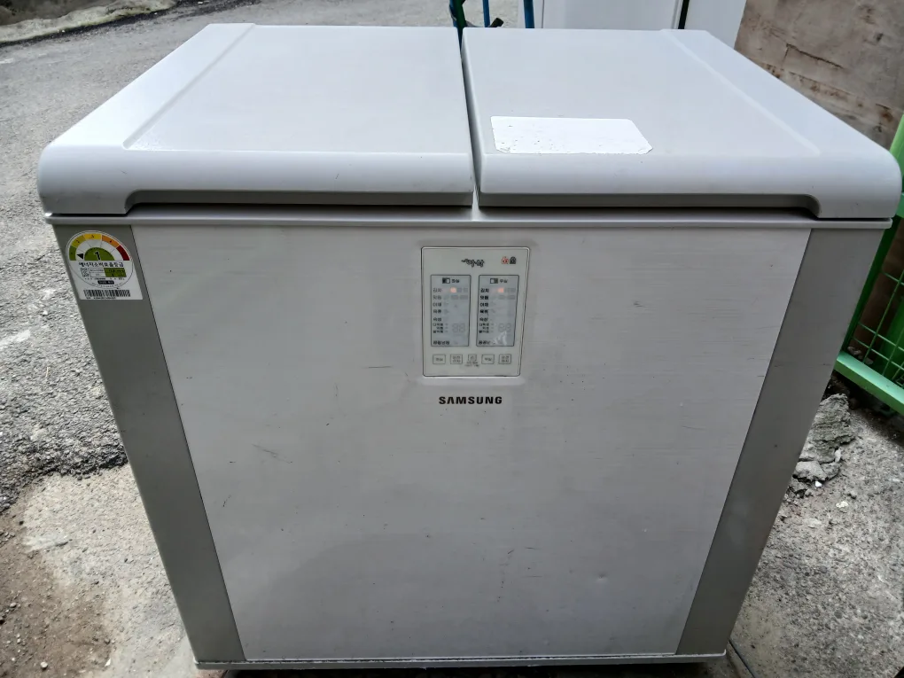 삼성 김치냉장고 ZT20KABVBHU 202L 팝니다