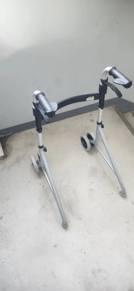 중고 보조보행기 팝니다