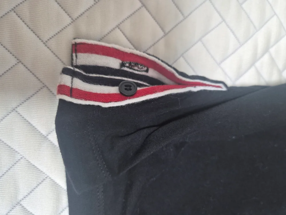 톰브라운 블랙 반팔 티셔츠