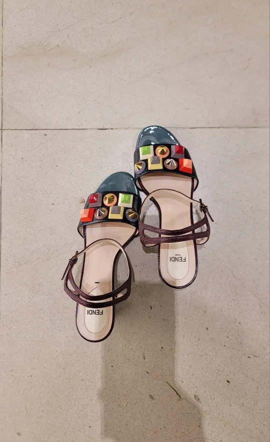 펜디 샌들 38(245~250) 2회 착용