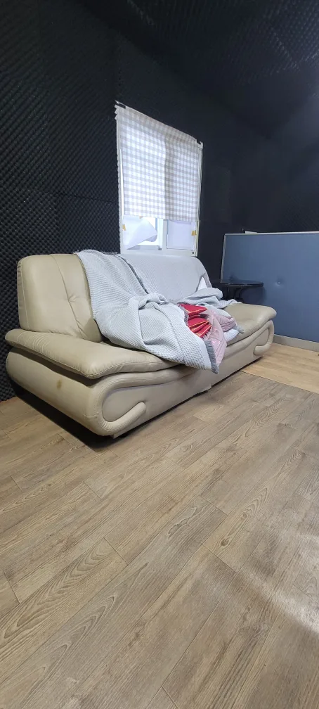 베이지색 중고 소파