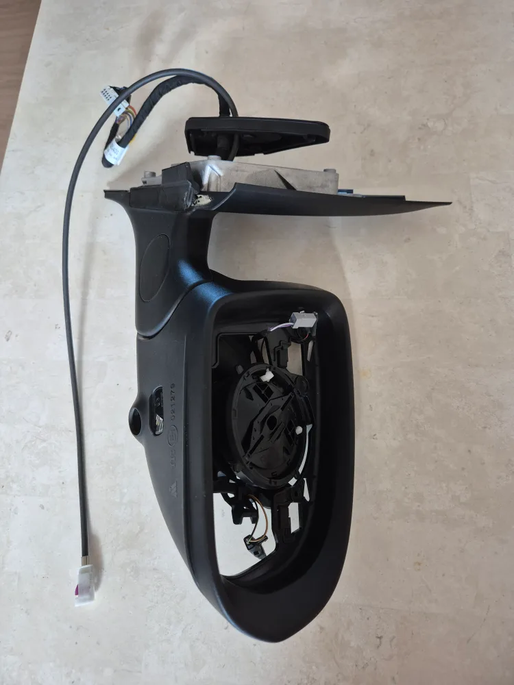 [판매] 벤츠 GLC 350e 조수석 사이드 미러 (새것 같은 중고, 본체만 있음)