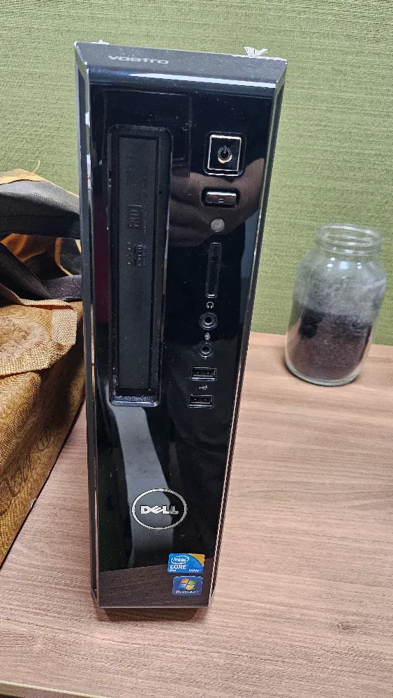 Dell Vostro 데스크탑. 모니터 포함