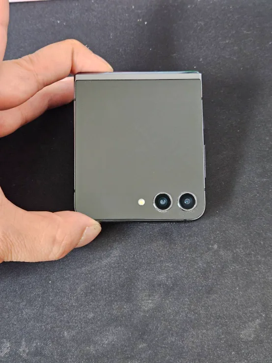 갤럭시 플립5 512GB 블랙 SSS급 공기계 팝니다!