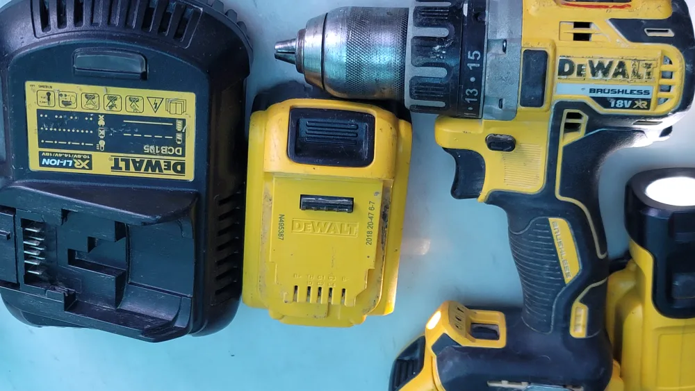 디월트 충전드릴 dcd791 18v