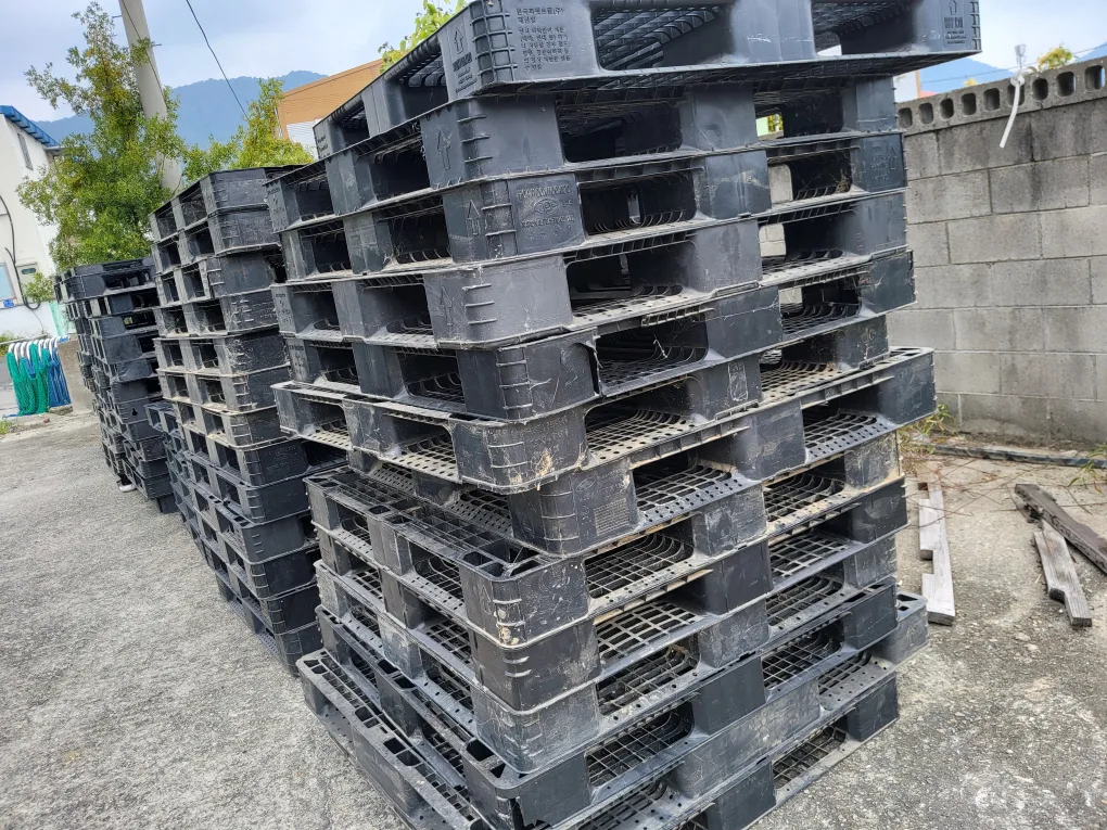 중고 검정색 플라스틱 파레트