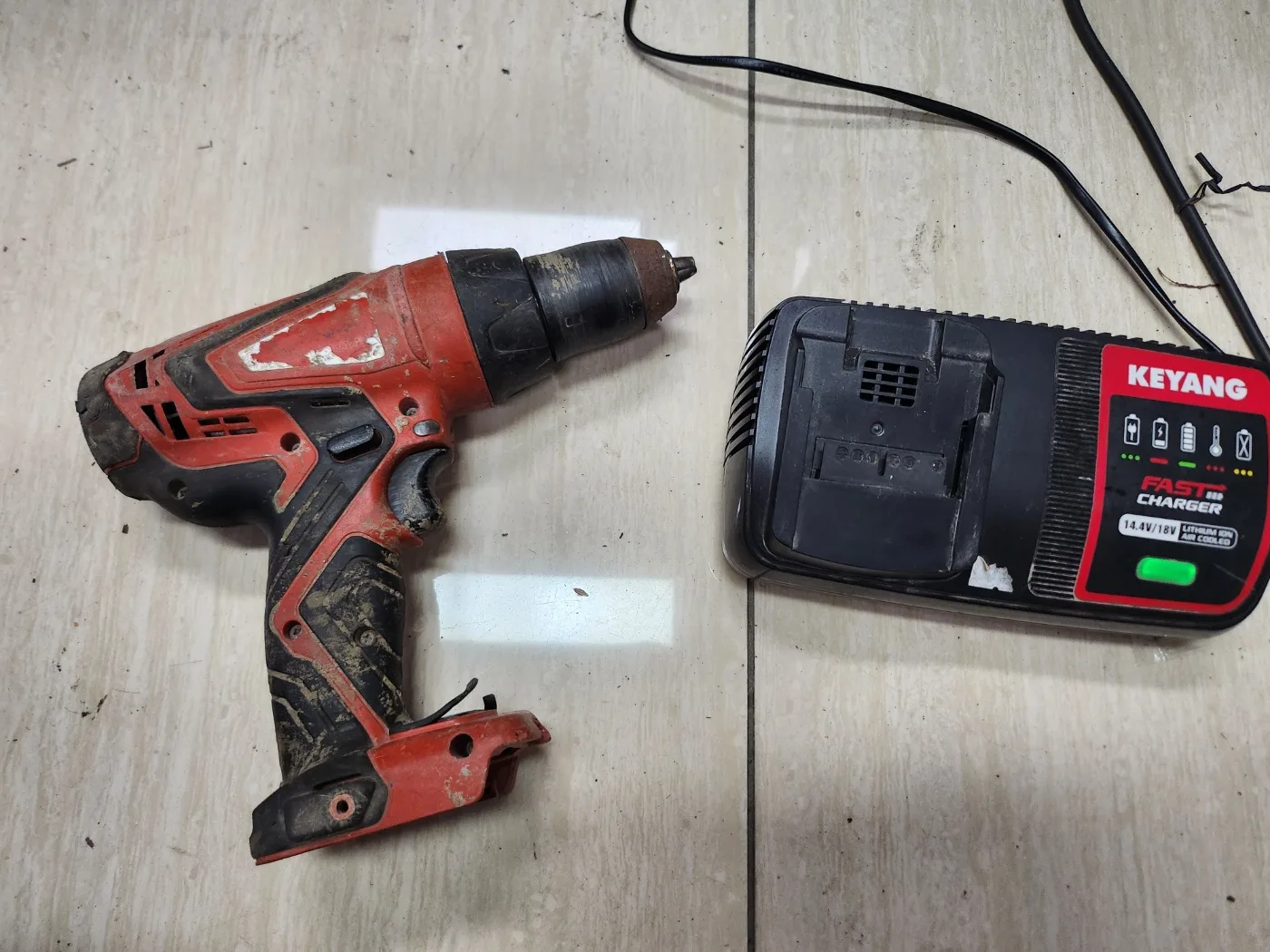 계양 속도조절 18볼트 해머드릴 충전기포함 중고입니다