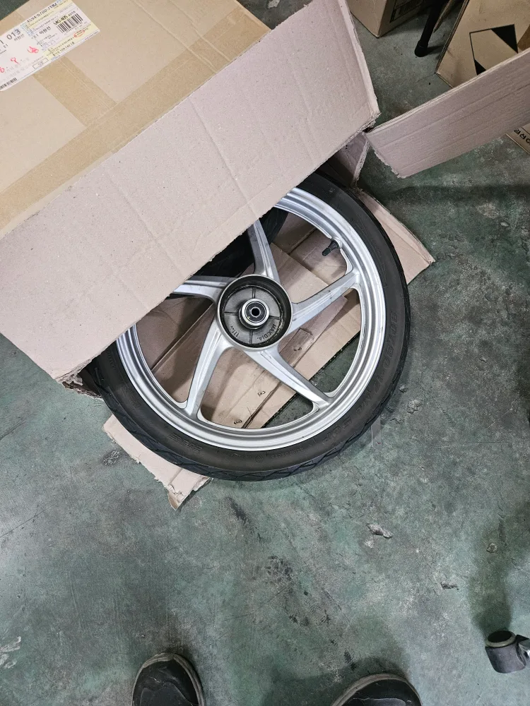 슈퍼커브 중고 휠타이어 앞뒤셋트 팝니다