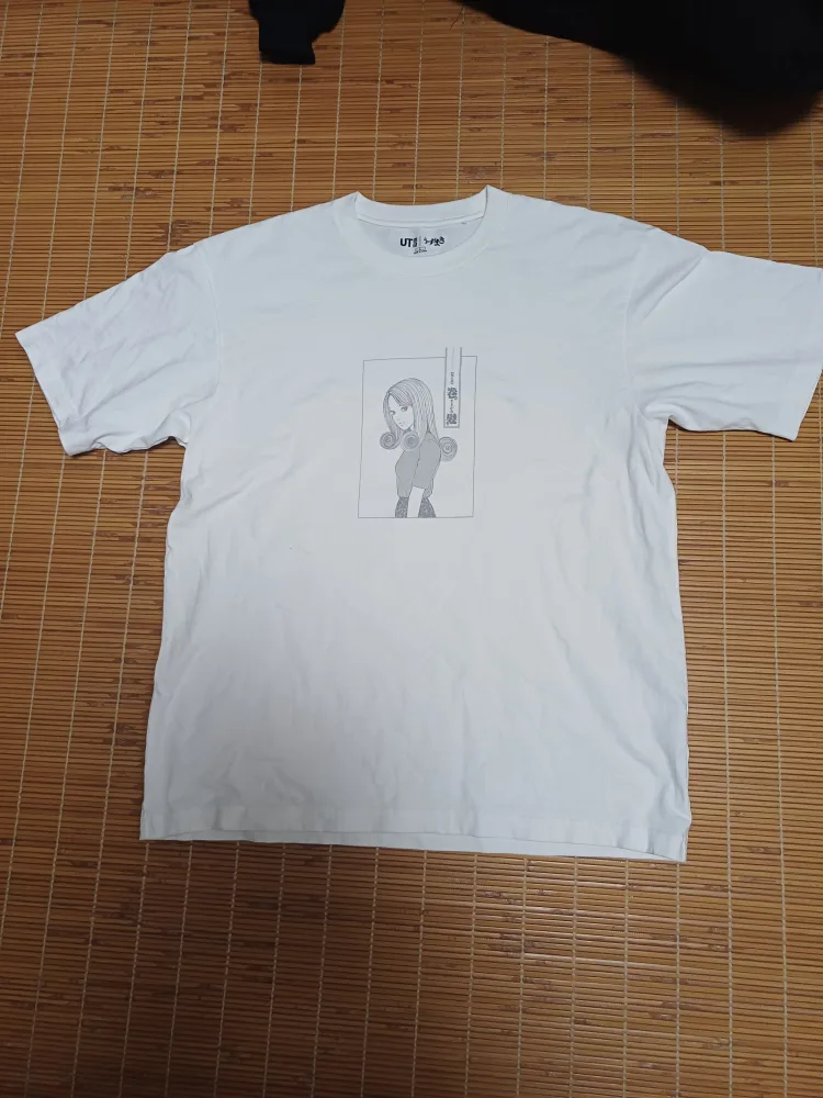 유니클로 이토준지  반팔티셔츠 L