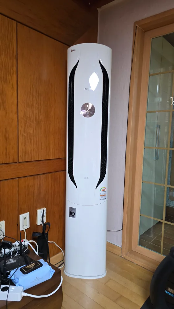 LG 휘센 에어컨 & 벽걸이 (3 in 1). 8월 11일 이사