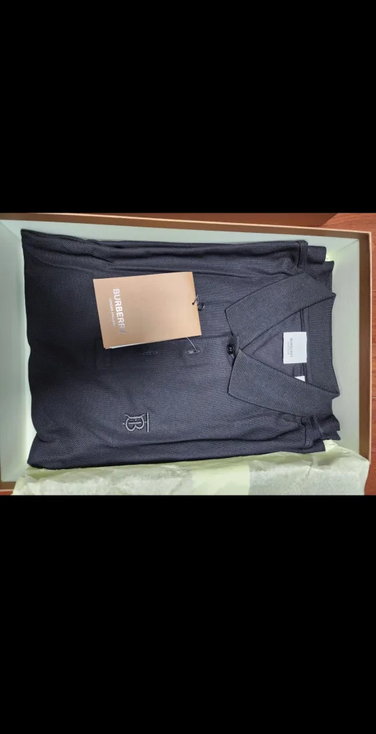 버버리 정품 남성반팔 PK티  골든사이즈 95.검정 및 블루 2가지있음  개당 가격이며 싸게 득템하세요^^