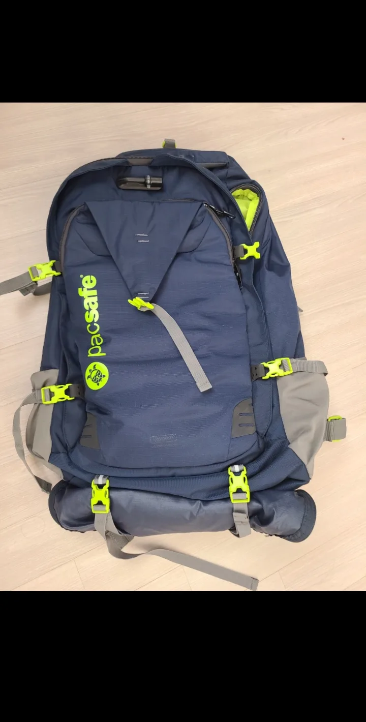 Pacsafe Venturesafe 55L 백팩