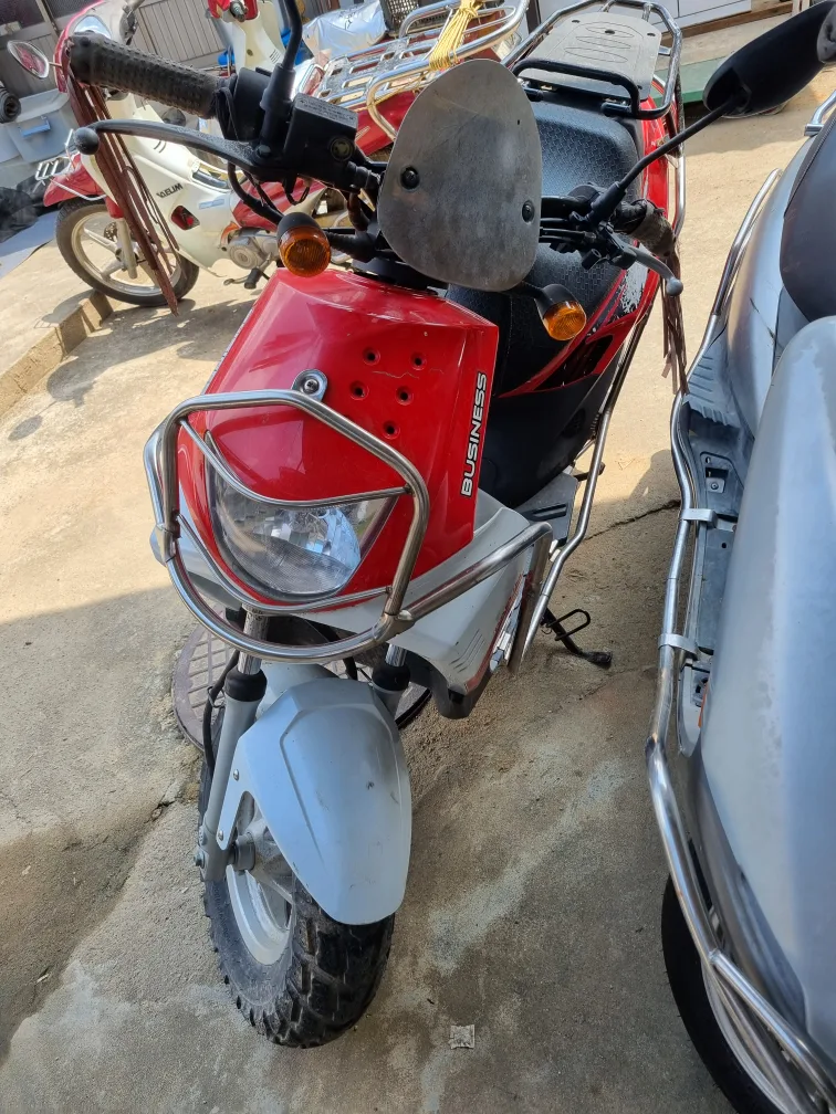 레드 스쿠터 오토바이 팝니다