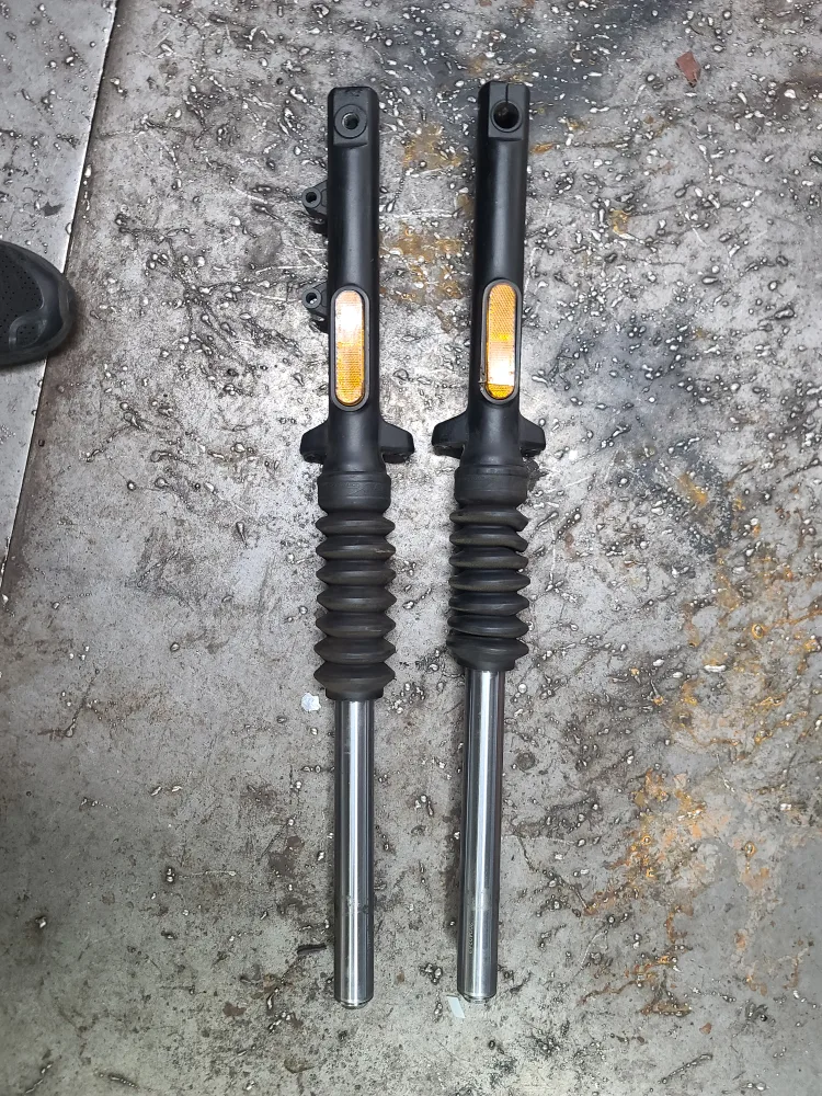 아퀼라125 ~300 앞 쇼바 중고