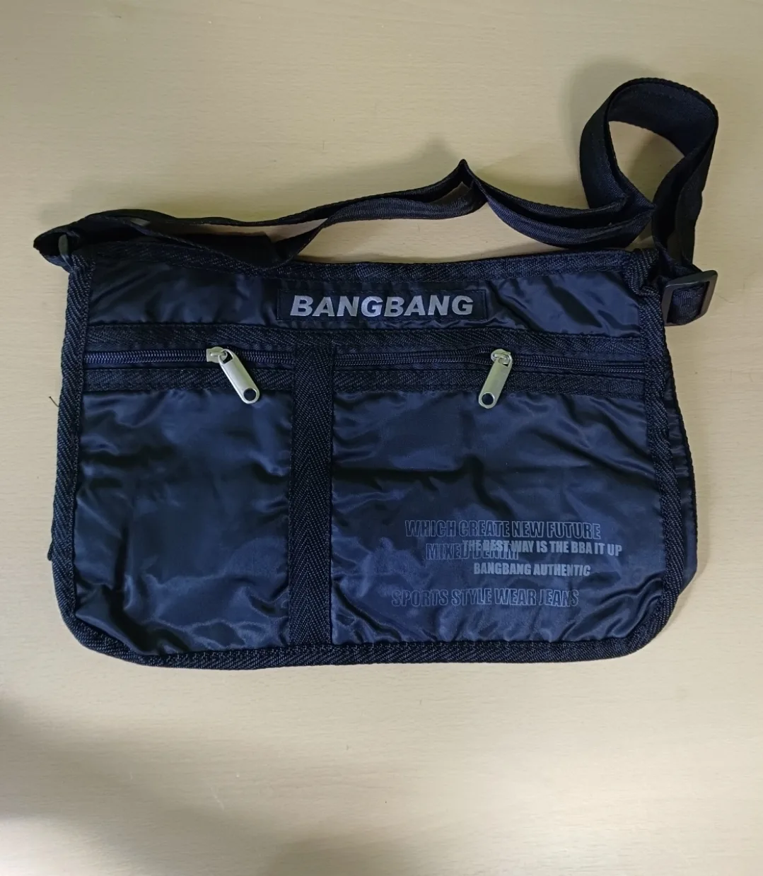 뱅뱅 검정색 숄더백ㅡ사진찍느라 비닐벗겼어요 가로 32  세로 22