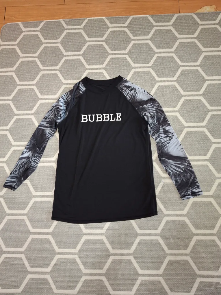 BUBBLE 래쉬가드 긴팔 키160정도 사이즈 입니다.