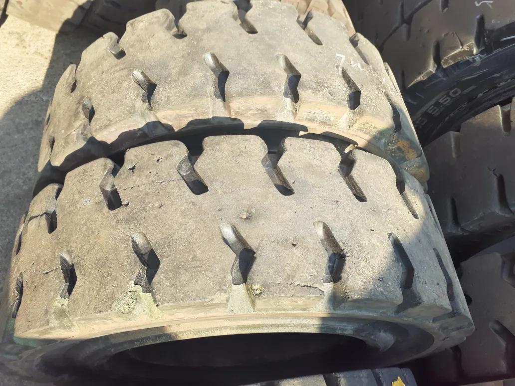 지게차용 중고통타이어 6개팝니다.