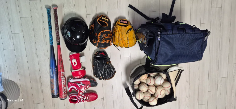 야구 장비 일괄 판매  오른손착용글러브( 왼속잡이용) 공은 중고,신발250