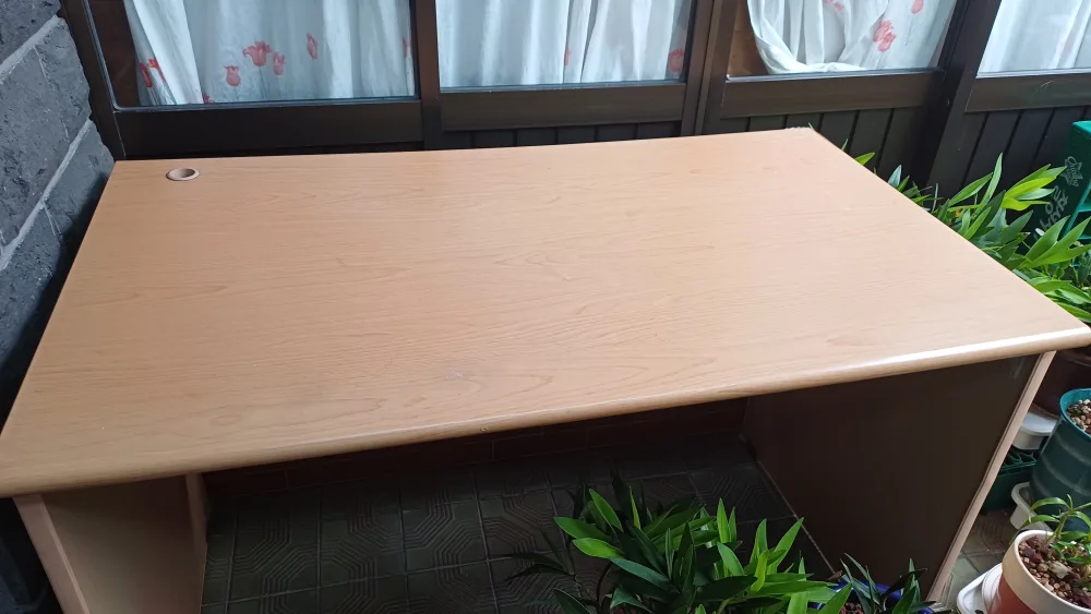 밝은 갈색 중고 책상