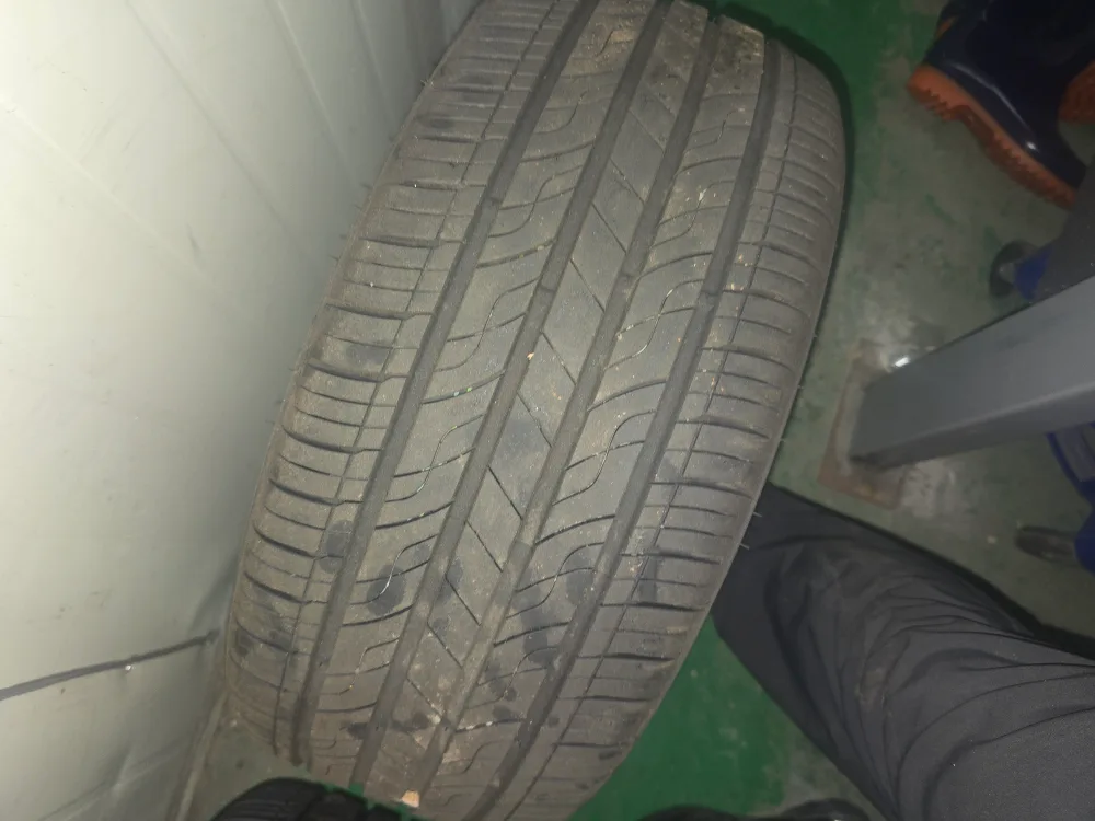 중고 타이어 225/45R17 3짝판매합니다.