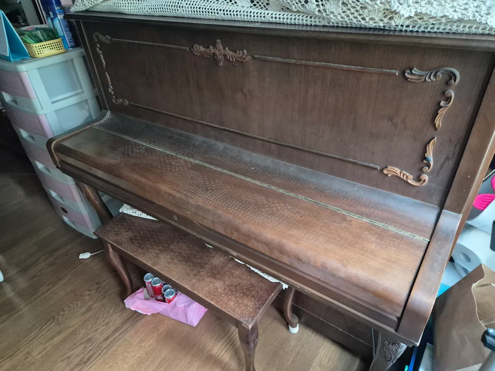 중고 갈색 피아노