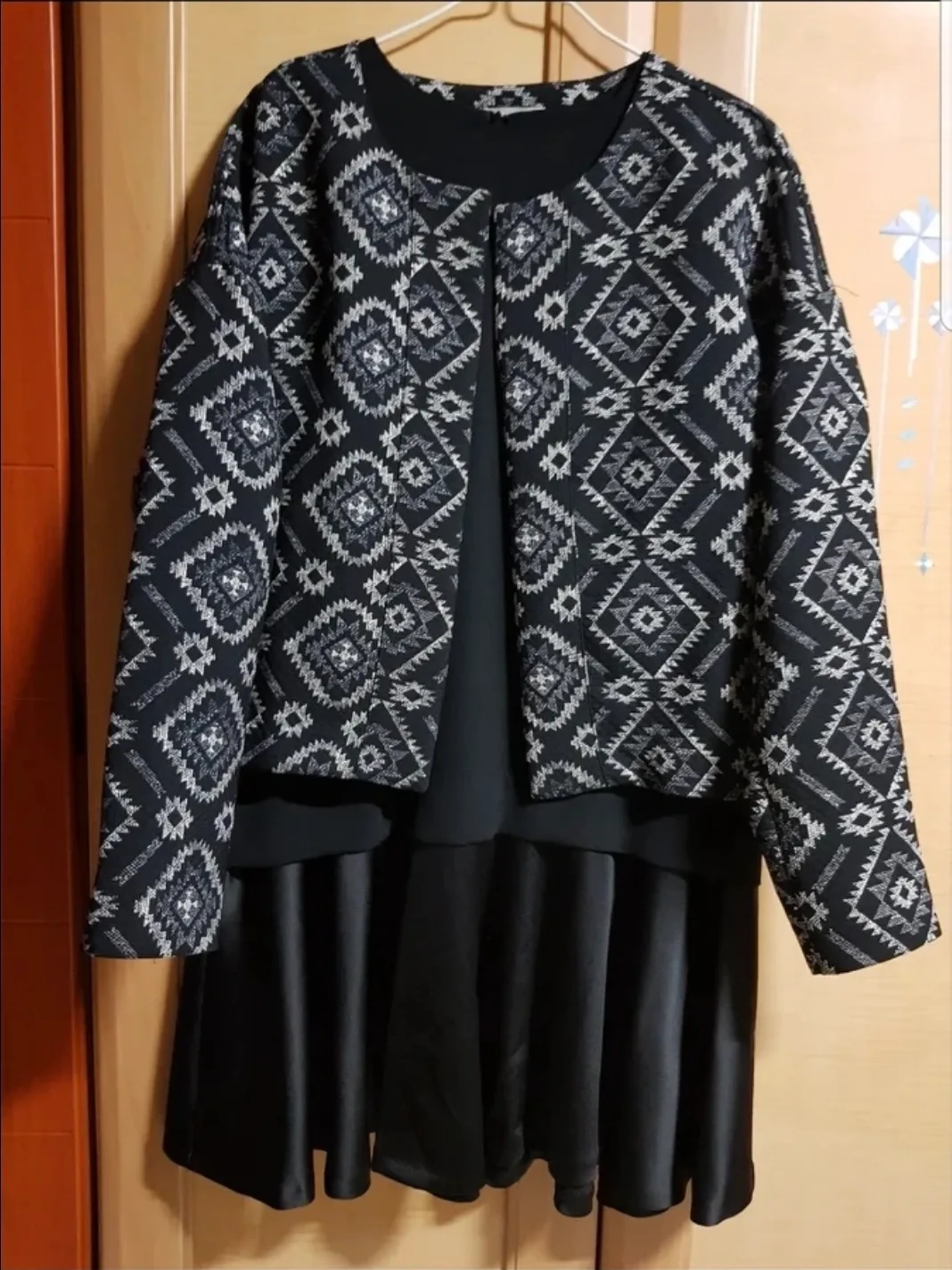 블랙 원피스 + 패턴 자켓 세트