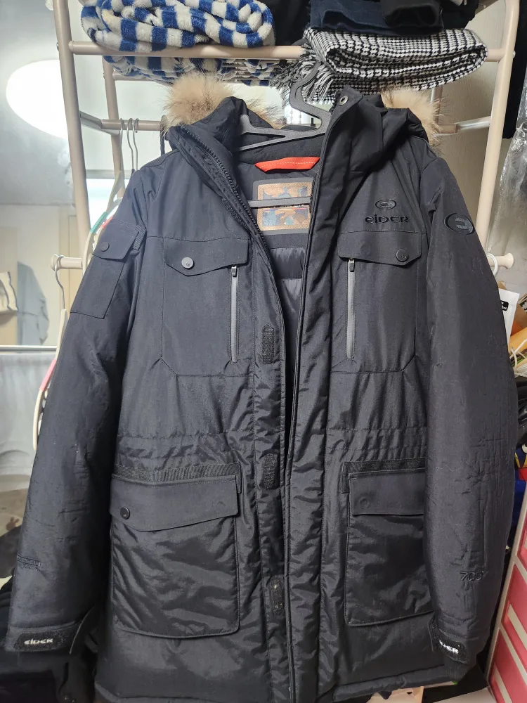 아이더 검정색 패딩