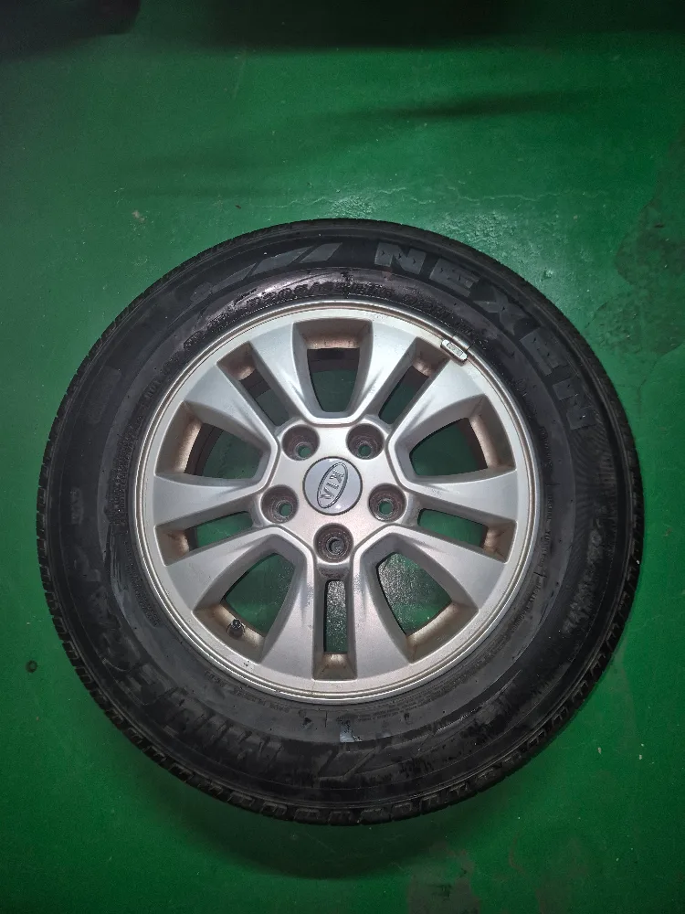 KIA 205/65R15 중고 휠타이어팝니다
