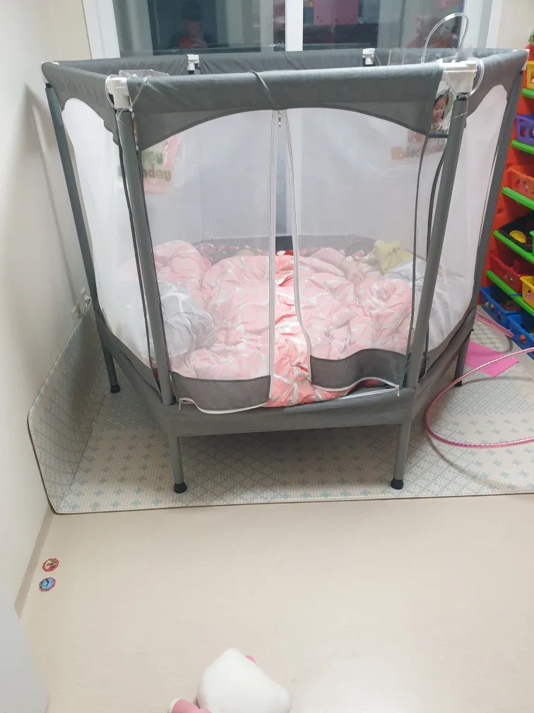 아이들 트램폴린